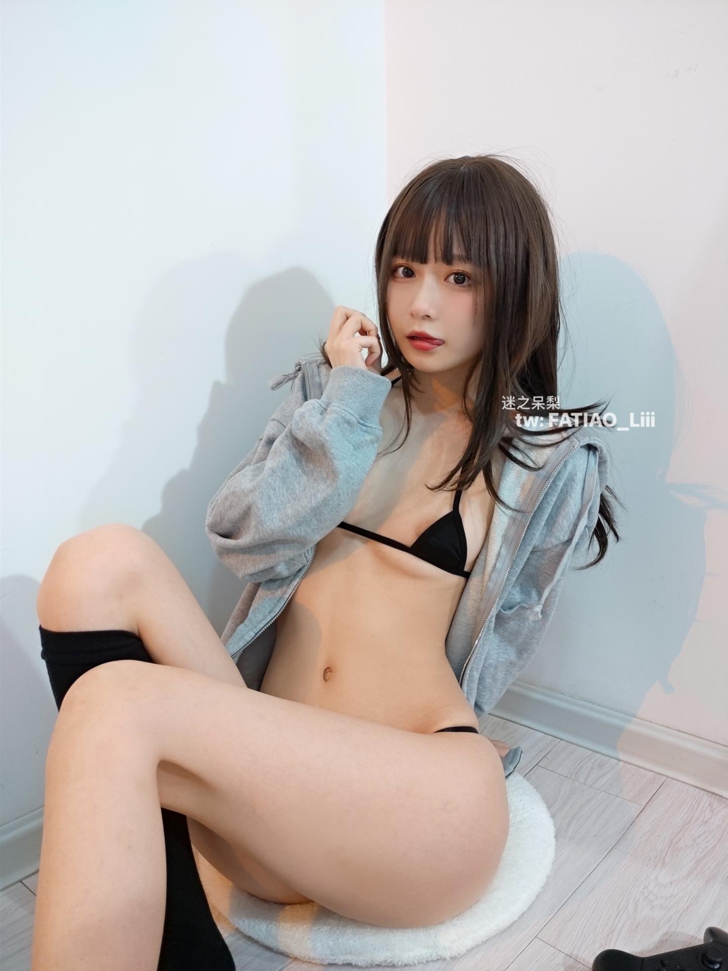 Mystery Dai Li (Wind-up Girl) - Do you want Pocky?