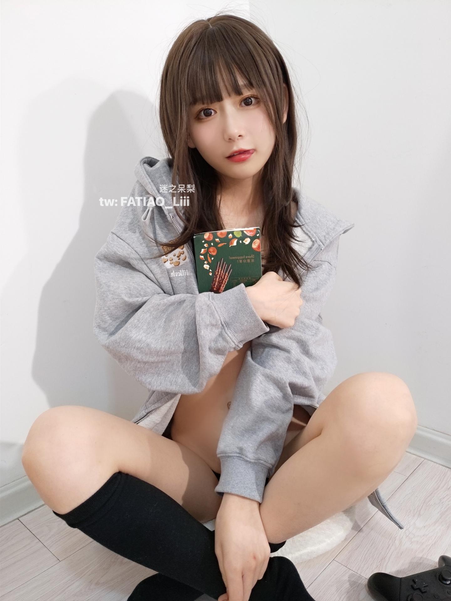 Mystery Dai Li (Wind-up Girl) - Do you want Pocky?