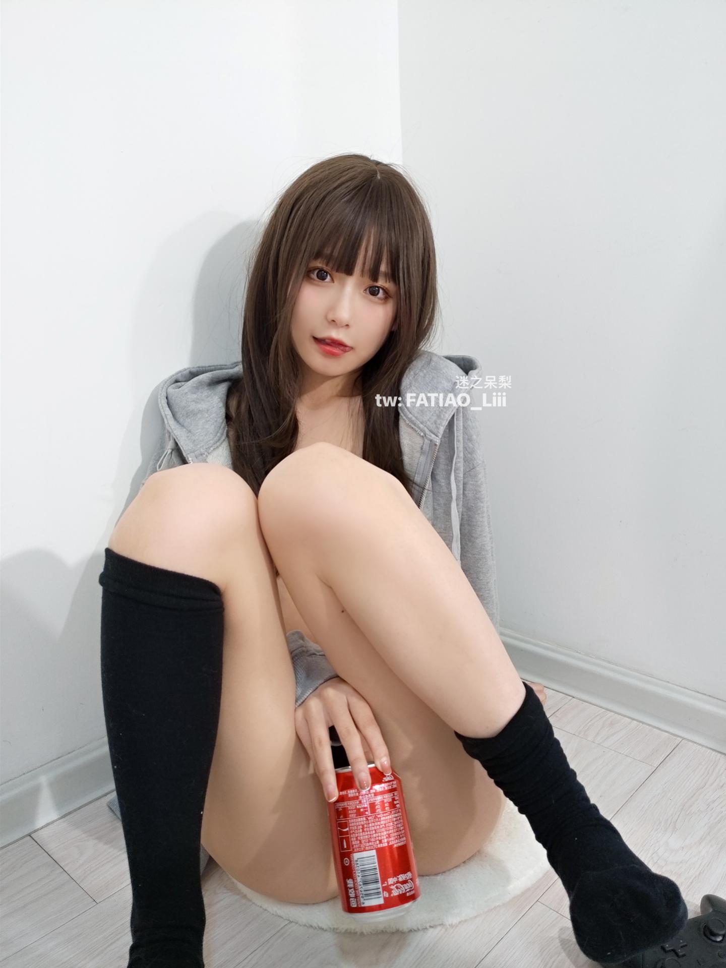 Mystery Dai Li (Wind-up Girl) - Do you want Pocky?