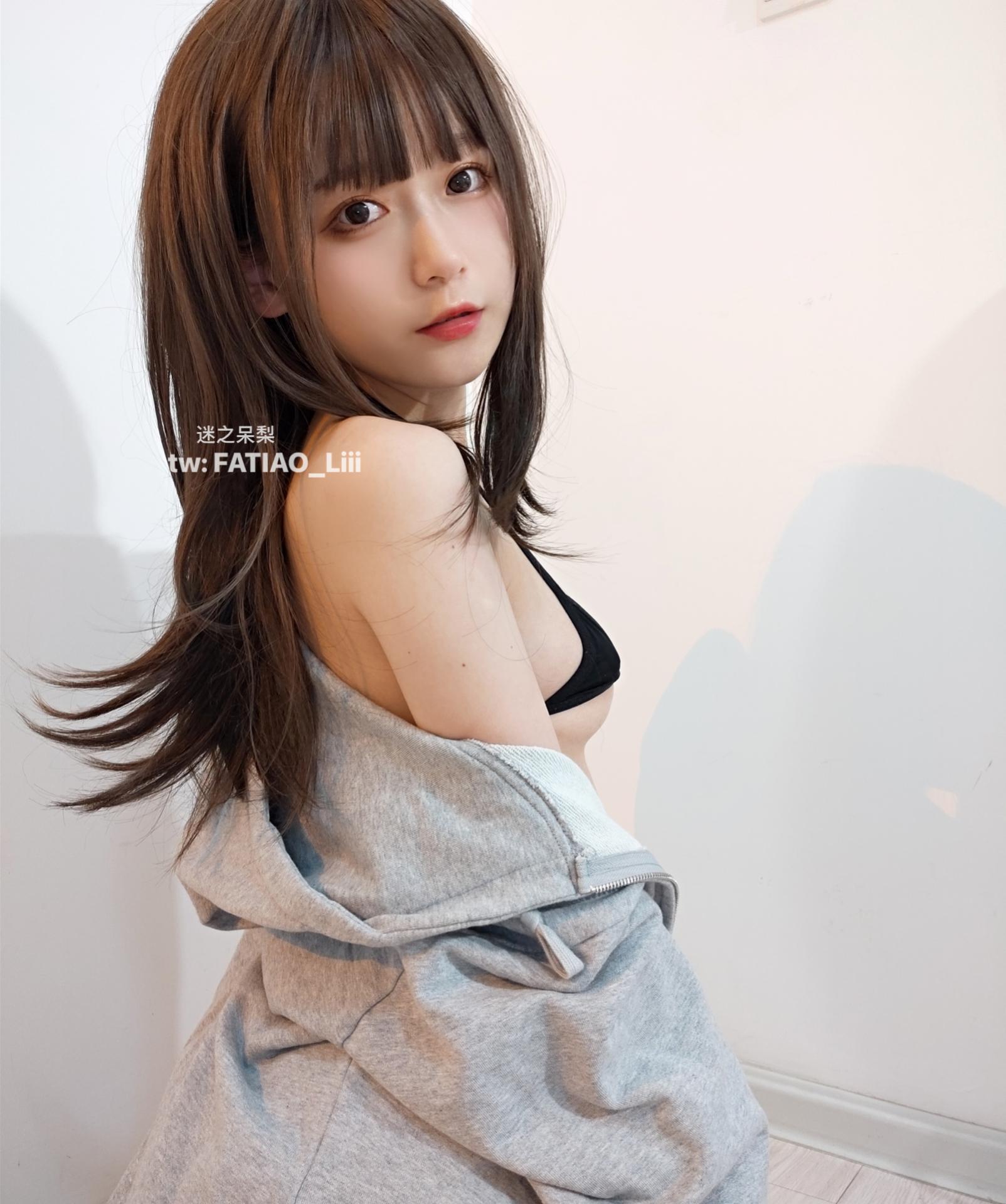 Mystery Dai Li (Wind-up Girl) - Do you want Pocky?