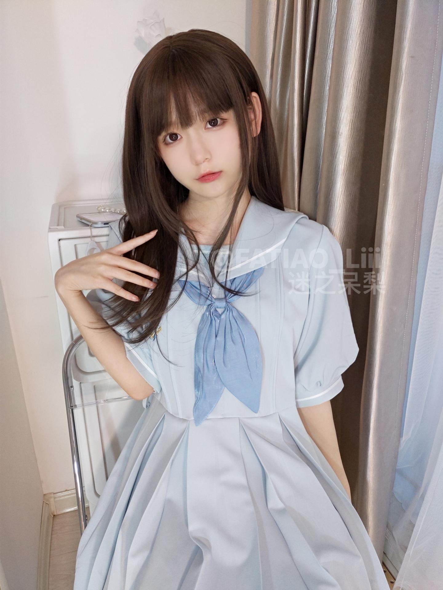 Bí ẩn Dai Li (Cô gái dây cót) - Hậu bối tất trắng
