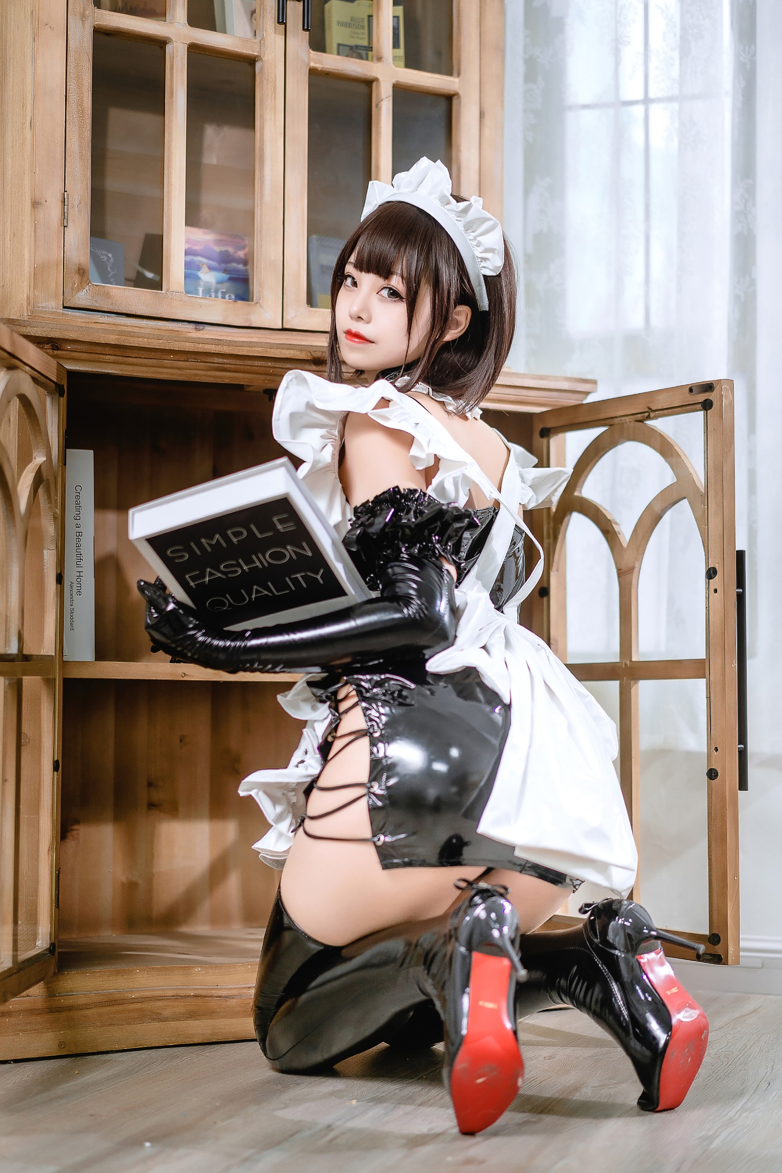 蜜汁猫裘 NO.074 ラテックスメイド