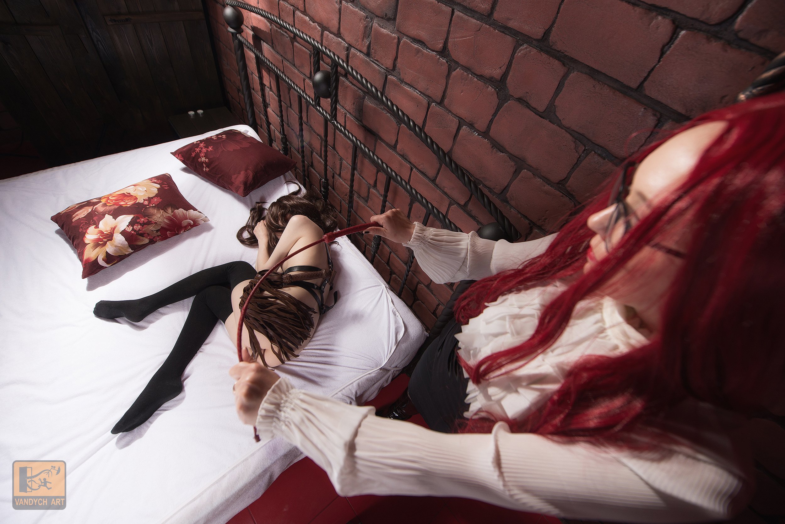 알리나 라티포바 - 레드 룸 BDSM - 여고생