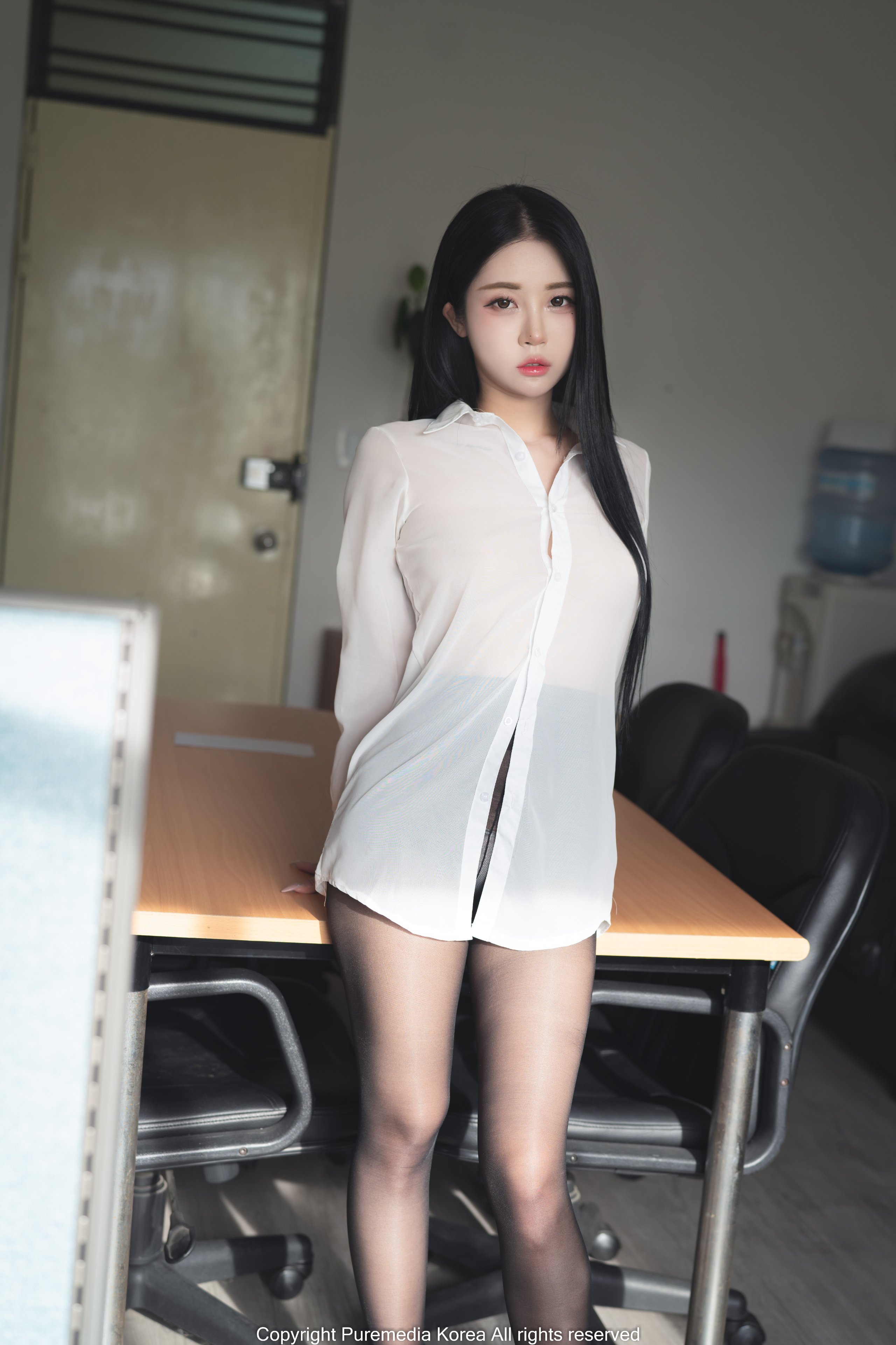PURE Vol. 182 - Bomi - Bomistry's office