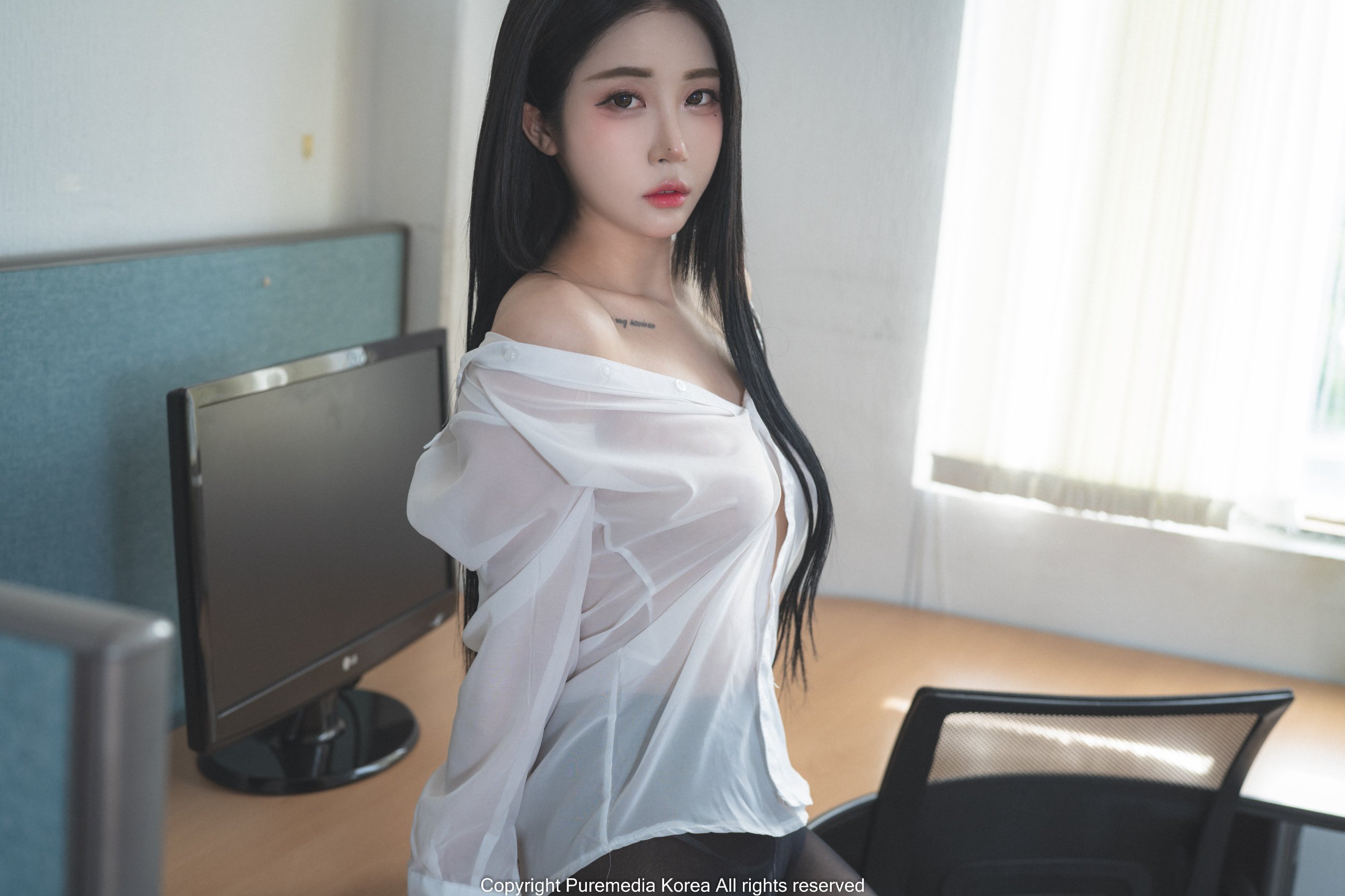 PURE Vol. 182 - Bomi - Bomistry's office