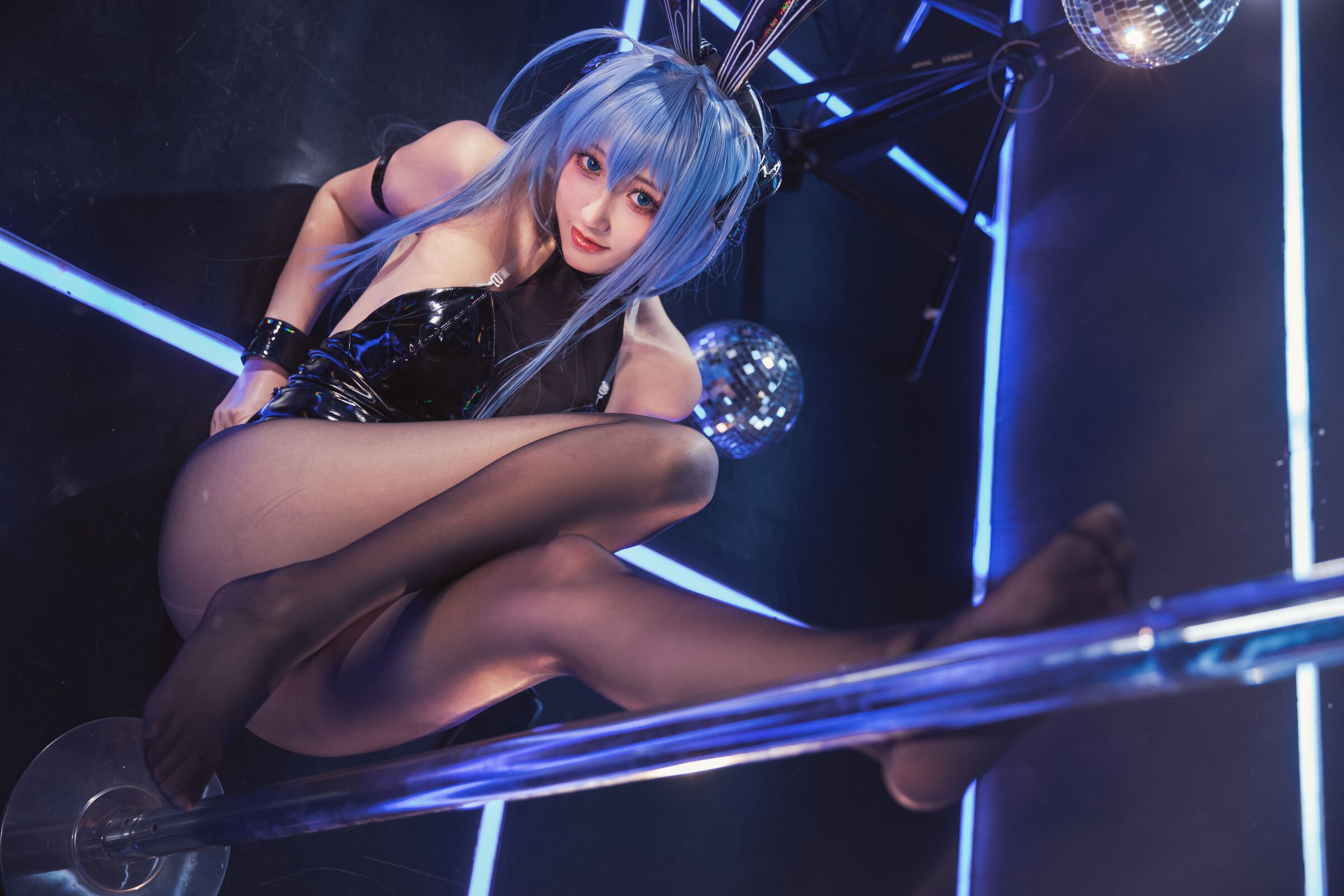Luisa Ling Sha - No. 02 New Jersey Bunny Girl