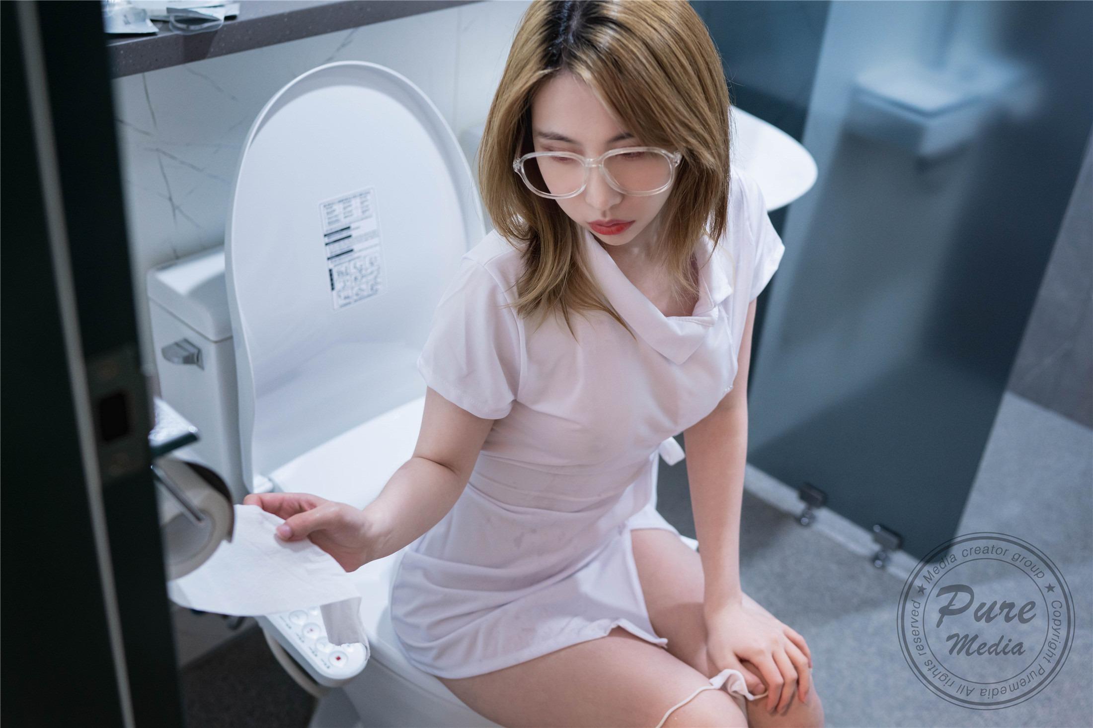 Pure Media] Vol.206 이유혜 – 기절한 간호사 101P
