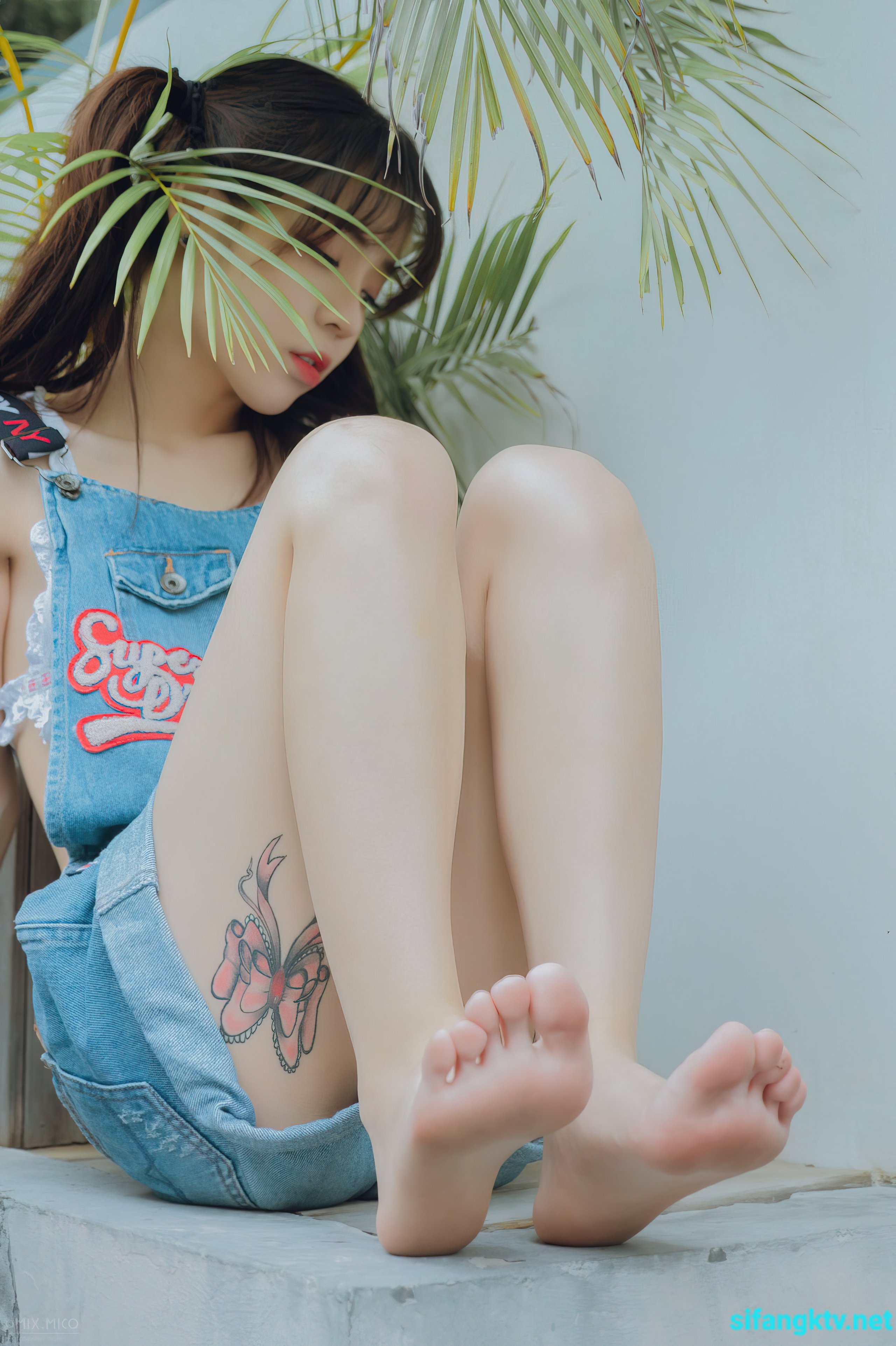 Tác phẩm nhiếp ảnh của Mix với nhiều người mẫu ở quy mô lớn, không che.