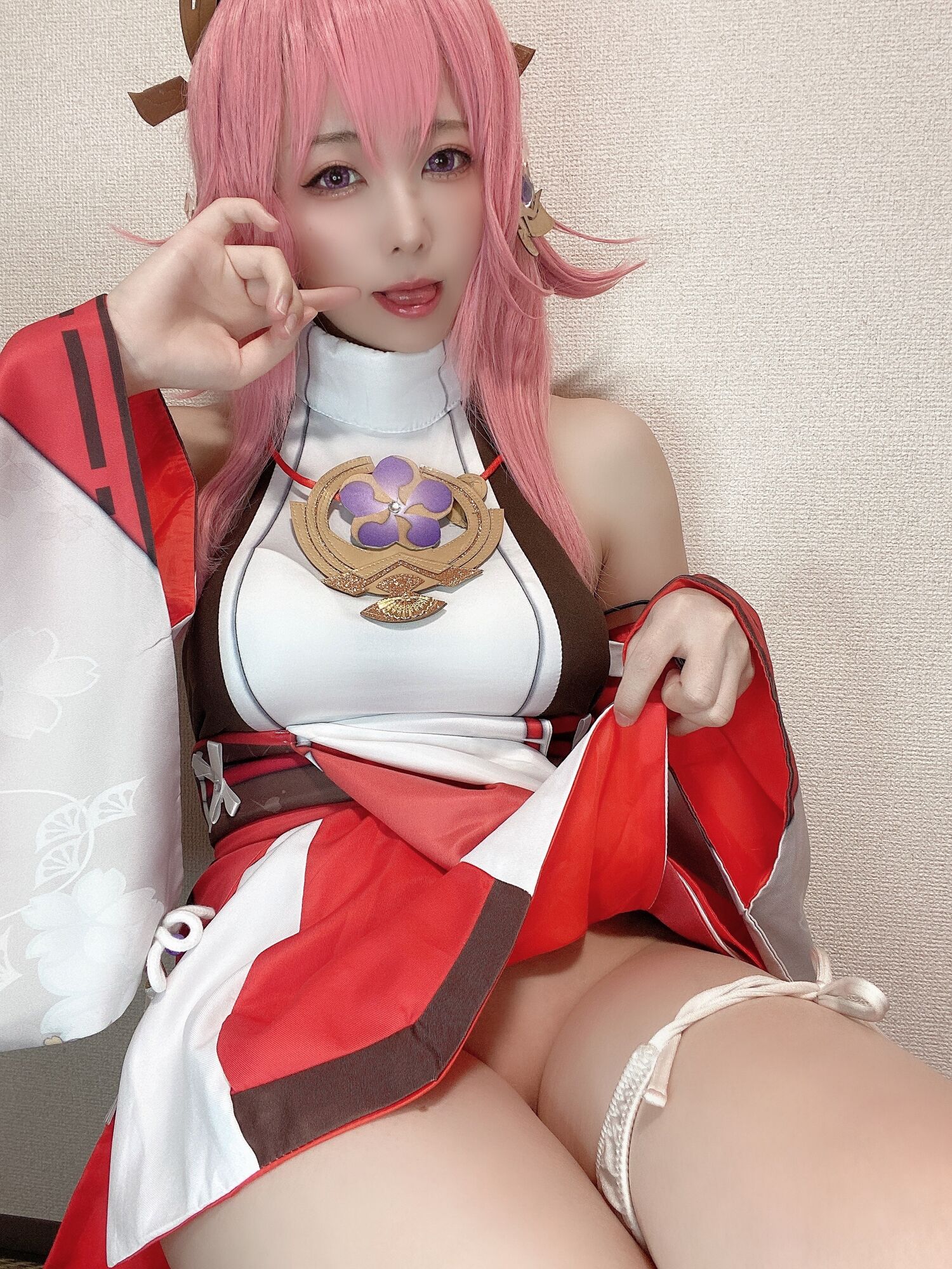 里祖娜 - 八重神子 Cosplay 自拍照片集