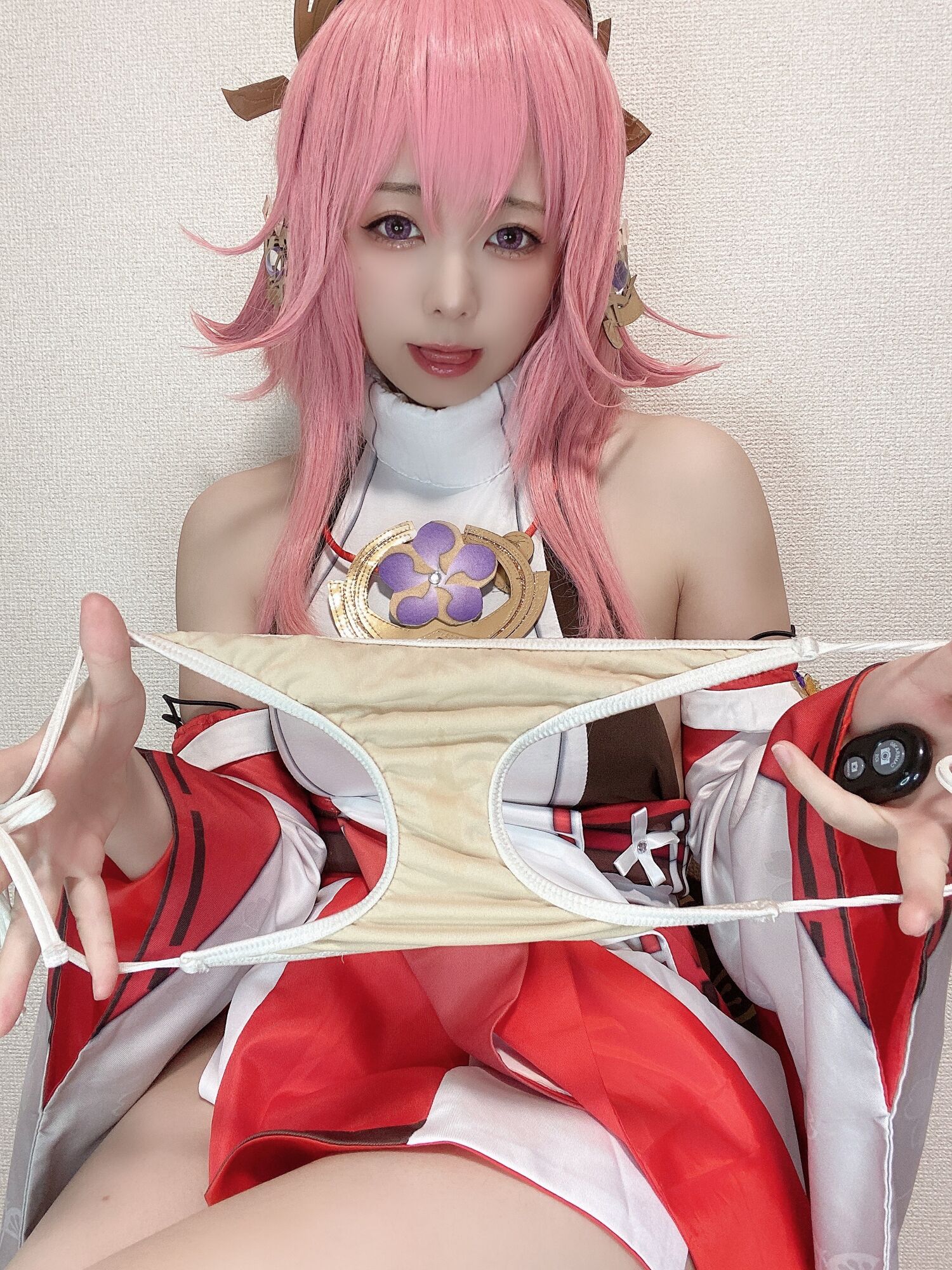 里祖娜 - 八重神子 Cosplay 自拍照片集