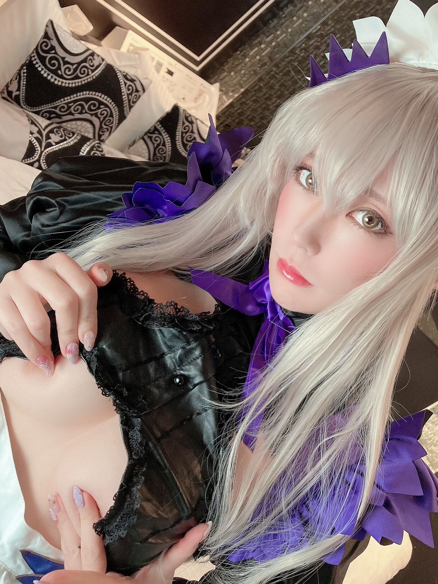 รินโงะมิทสึกิ] fgo ที่มีหน้าอกล่างและก้นเห็นชัดเจนในชุดเมดสกีร์ตสั้นมากสำหรับบริการ！？ หน้าอกบนก็ดีแต่หน้าอกล่างก็ดี ชุดเมดหน้าอกล่างที่หยาบ บน ฟันเทีย