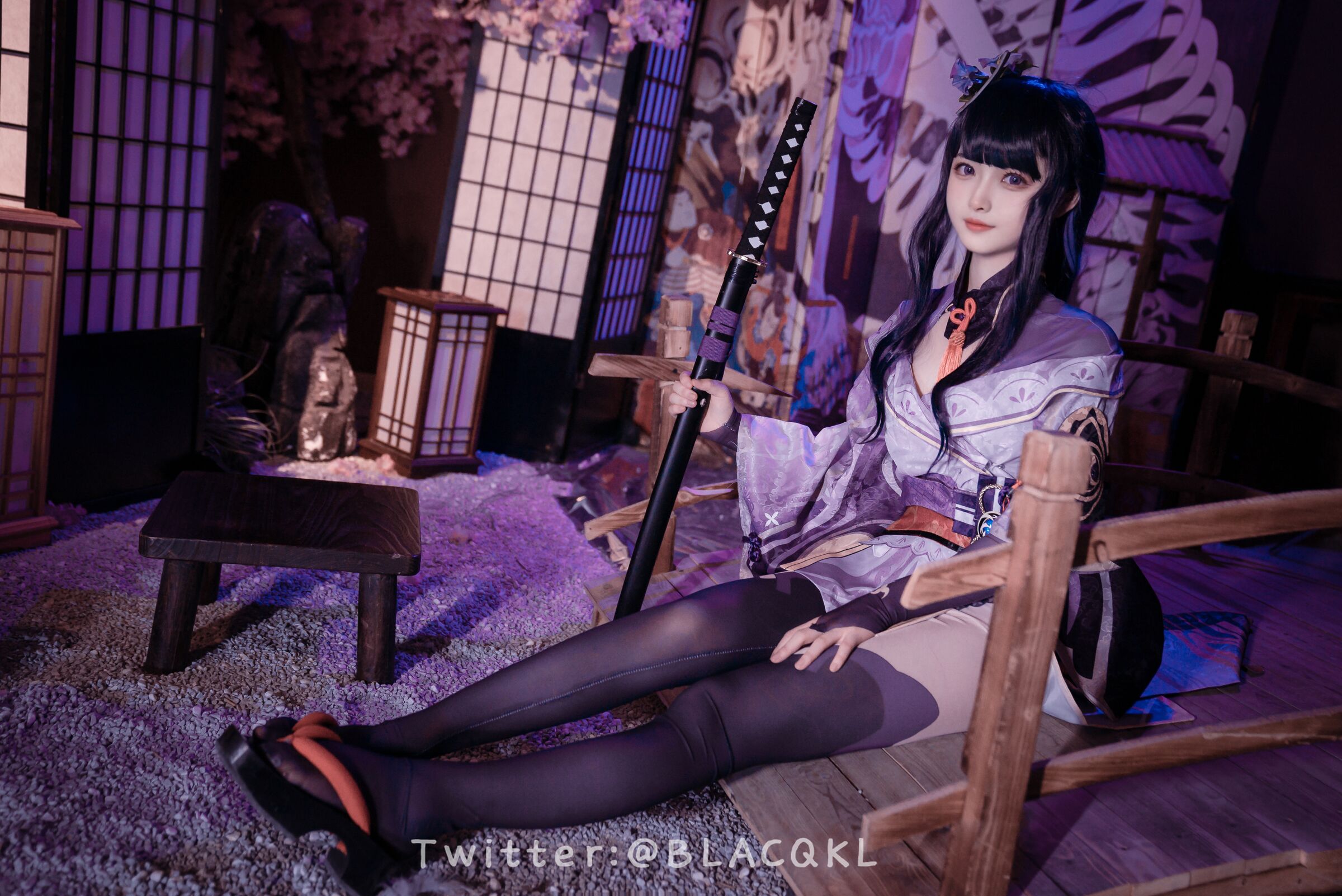 Bai Li loves to eat chocolate - Raiden Shogun