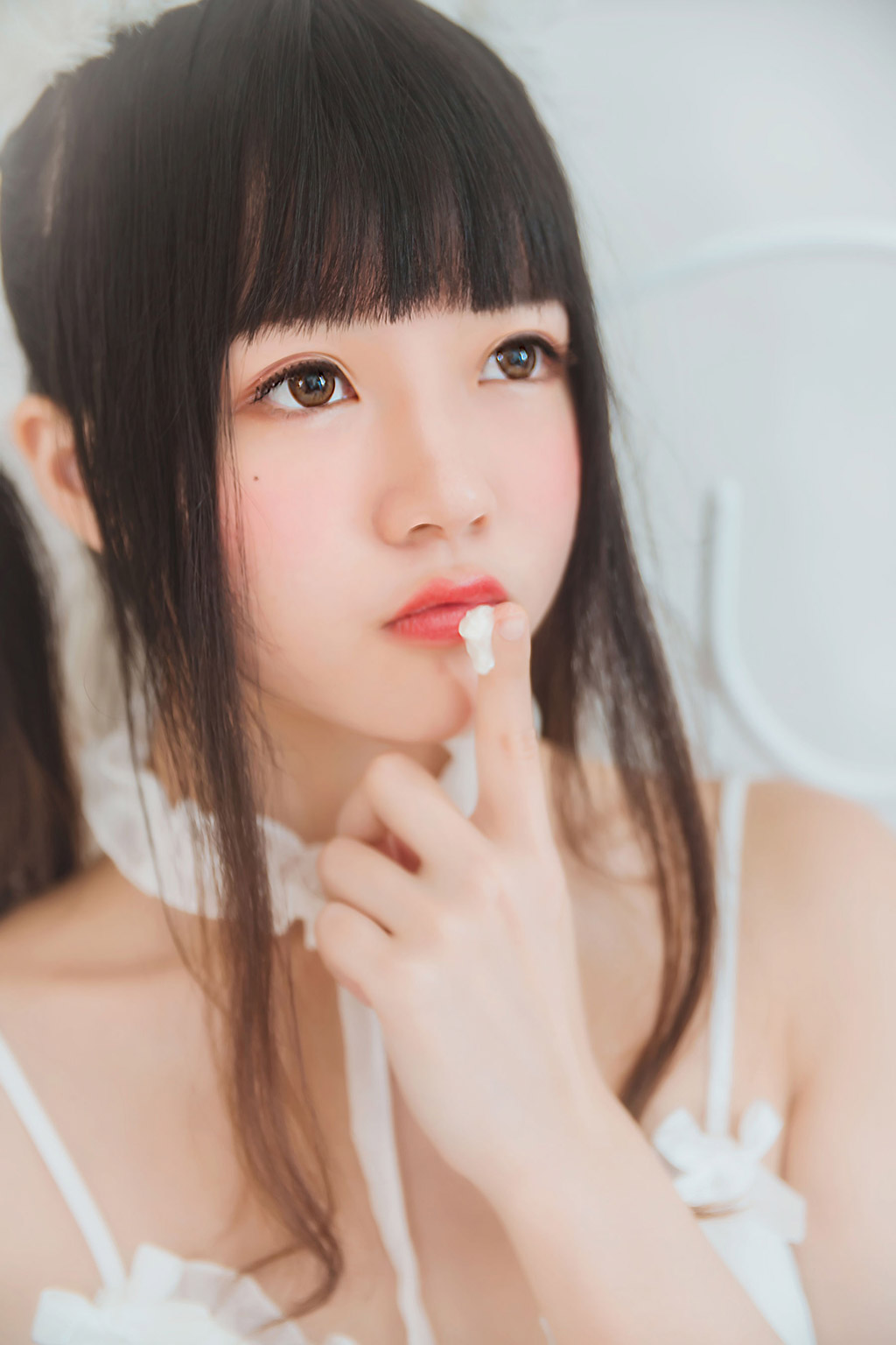 桜桃喵《白猫》 [萝莉COS] 写真集[32P]