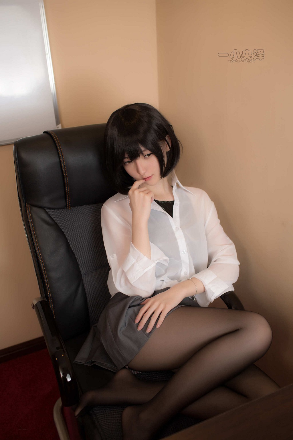 一小央泽《黑丝》 [Cosplay美女] 写真集[33P]
