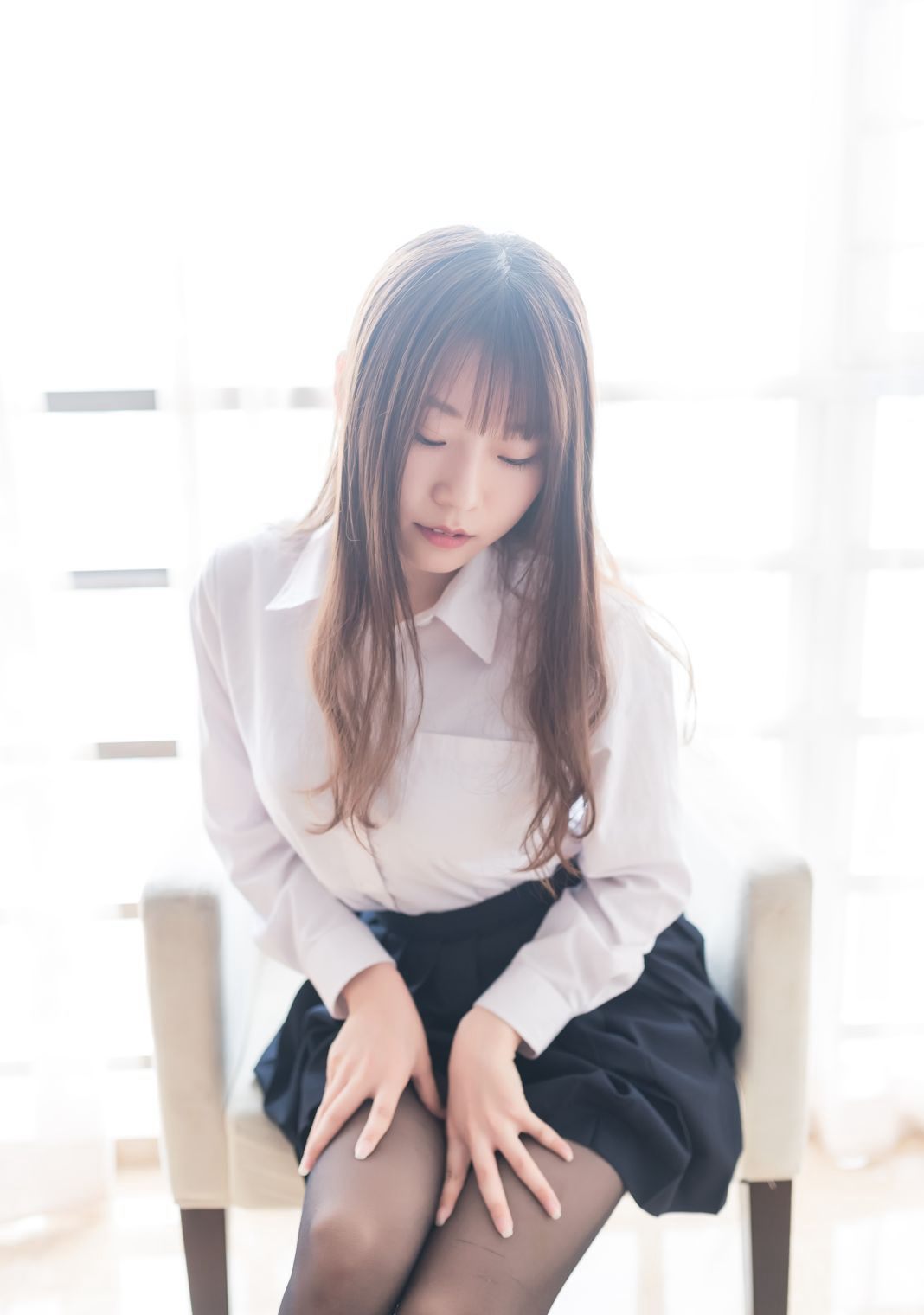 섹시 제복 코스프레 미녀 대담한 바닐라 미아오루루 블랙 실크 사진