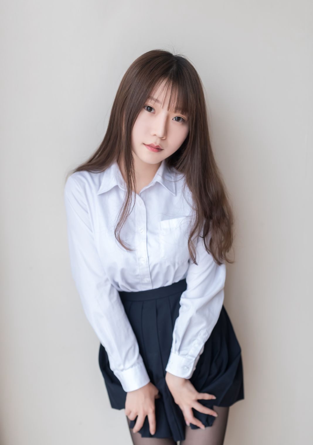 섹시 제복 코스프레 미녀 대담한 바닐라 미아오루루 블랙 실크 사진