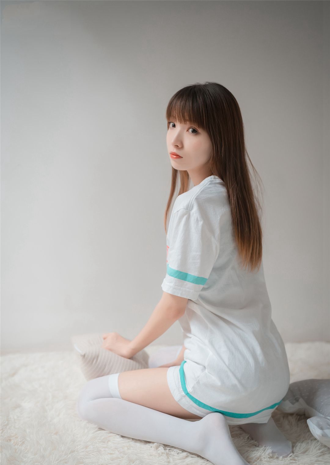 Chân trắng, chân đẹp, Cosplay, cô gái xinh đẹp, rất nóng bỏng.