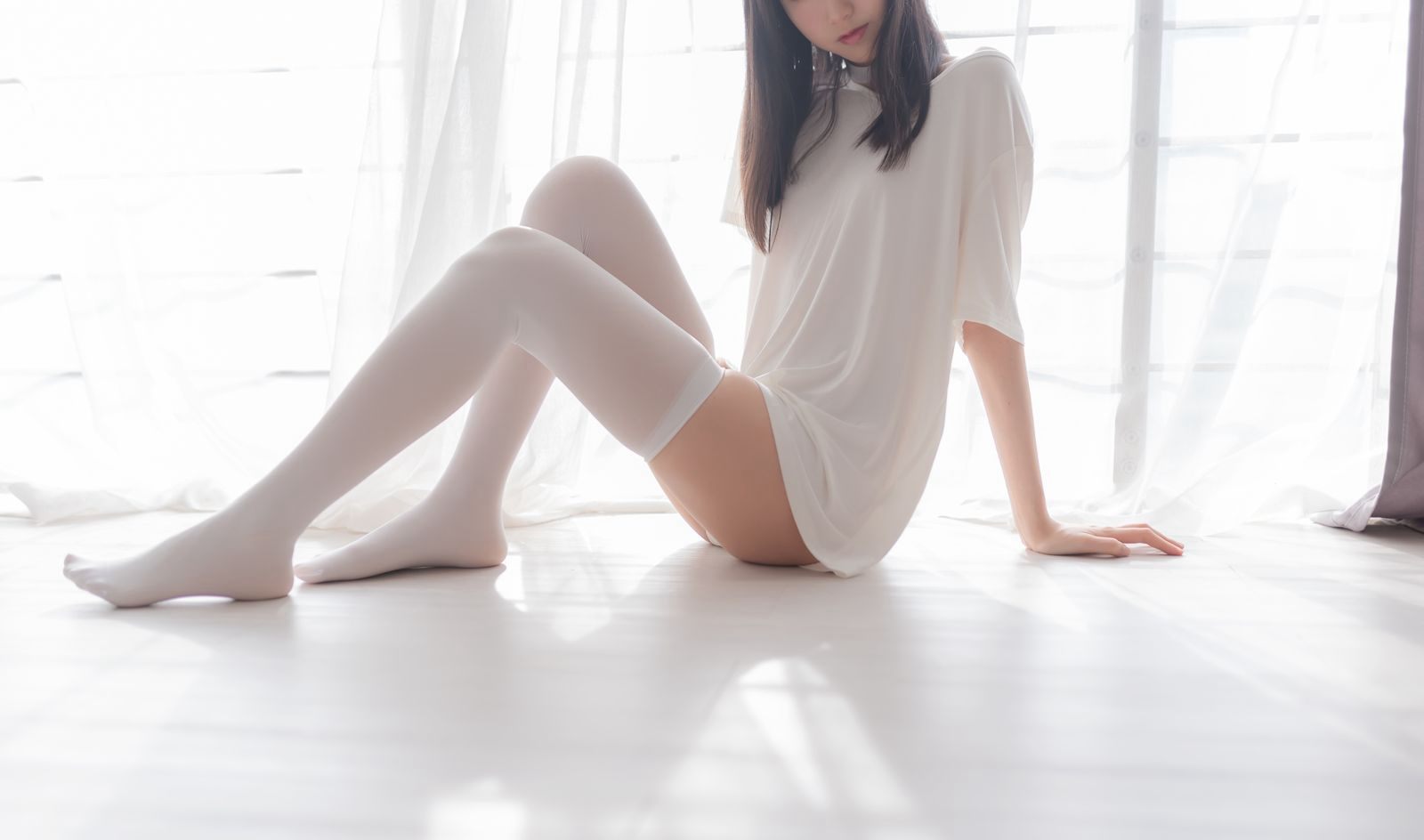 Cosplay極品黑絲大尺度超污白絲美腿美女福利圖