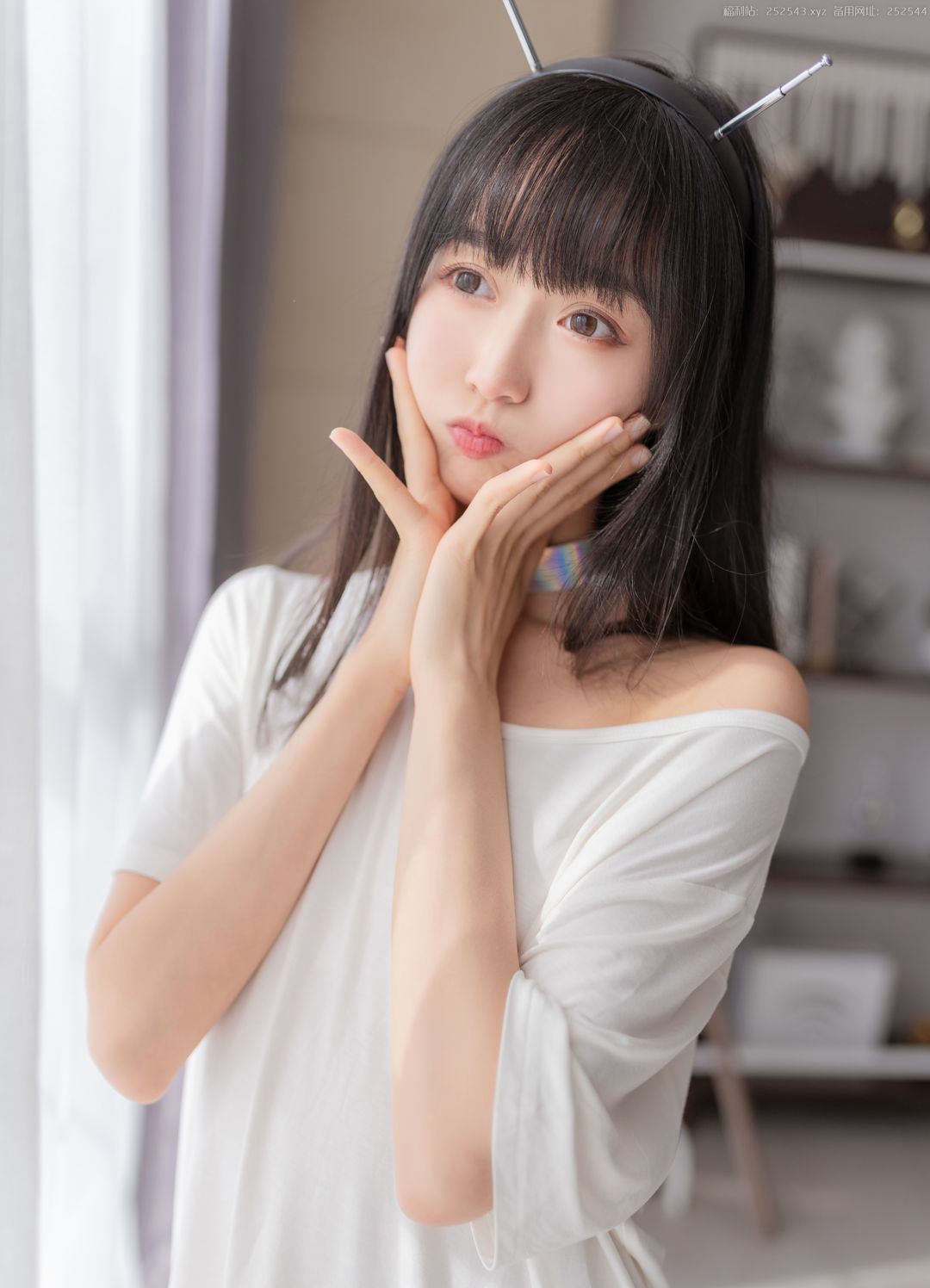 Cosplay極品黑絲大尺度超污白絲美腿美女福利圖
