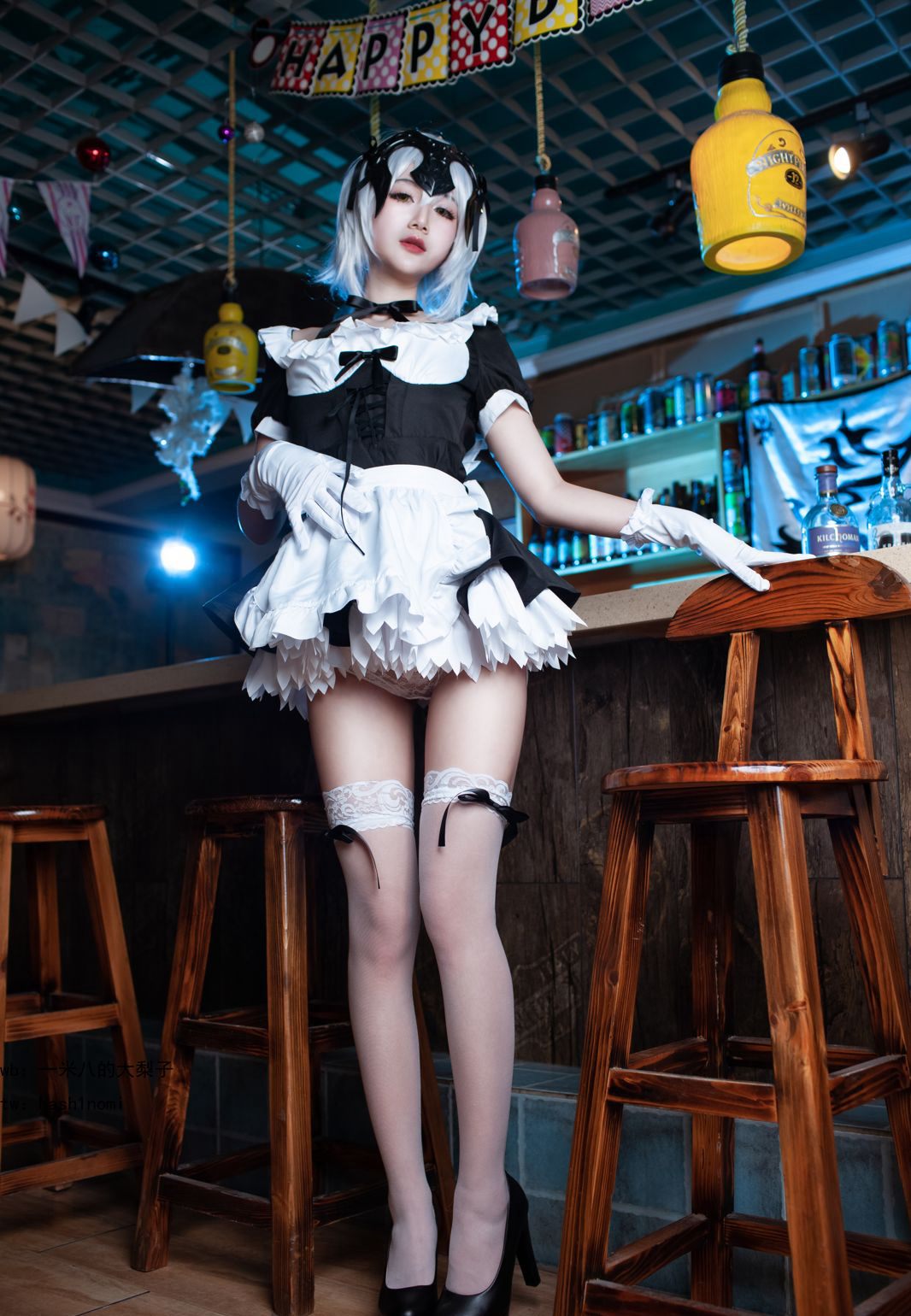 180cmのダイリズのコスプレ、大胆な超薄い白いストッキングのハイヒールファンサービス
