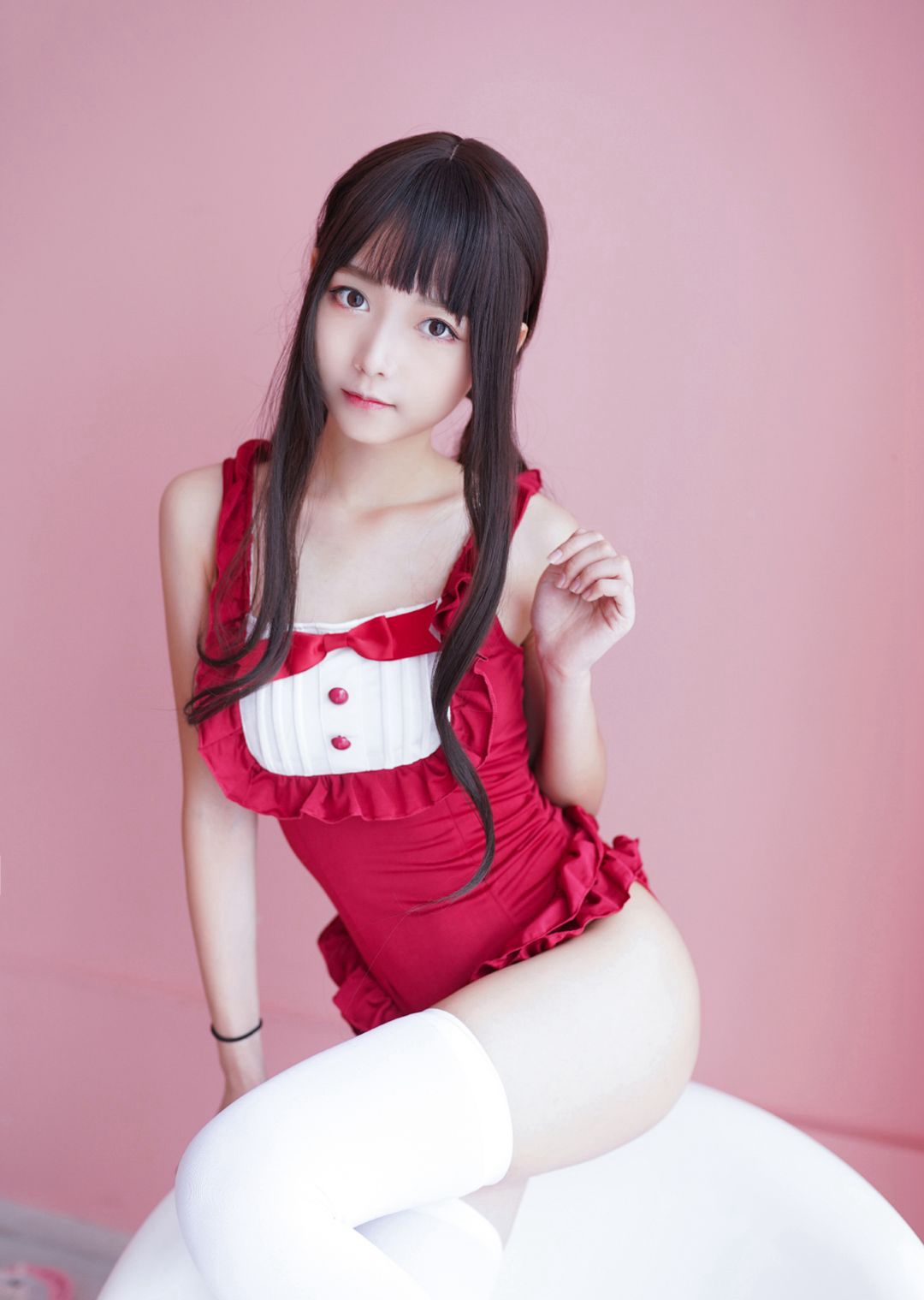 ภาพคอสเพลย์ขนาดใหญ่ของสาวสวยเซ็กซี่ขาเป๊ะในชุดถุงน่องขาวจากเซนลั่วไชตั๋น