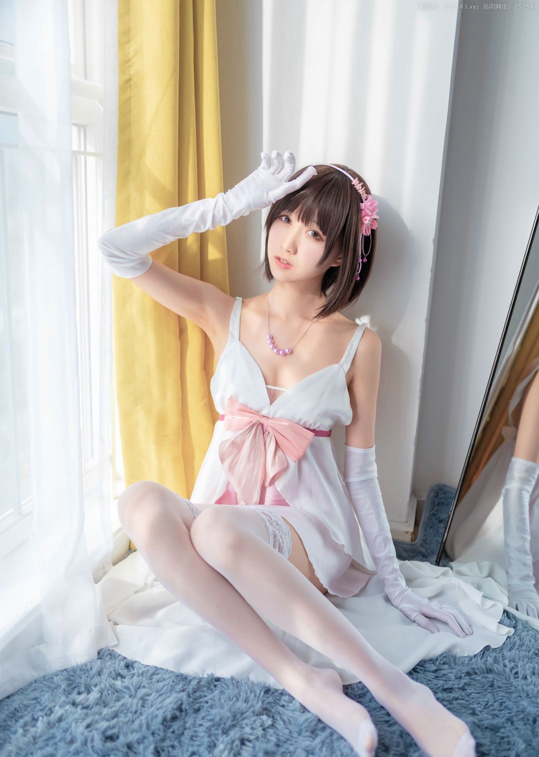 Nữ Cosplay tóc ngắn, chân đẹp quyến rũ với tất trắng, ảnh lớn, HD, thuần khiết xinh đẹp.
