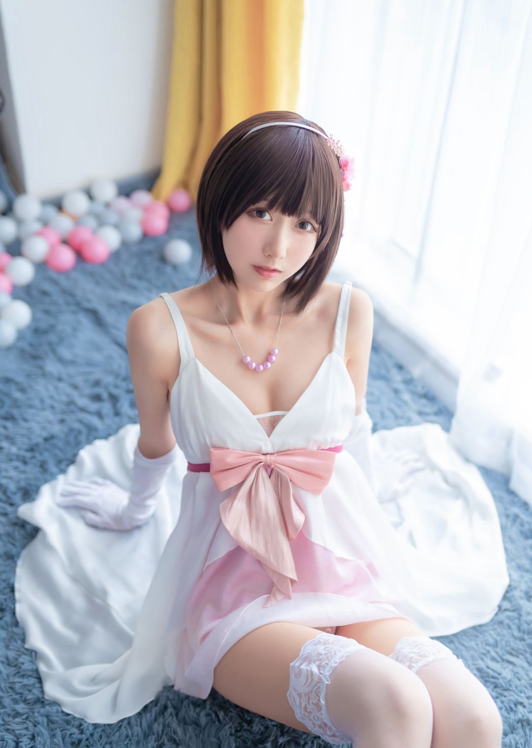 Nữ Cosplay tóc ngắn, chân đẹp quyến rũ với tất trắng, ảnh lớn, HD, thuần khiết xinh đẹp.