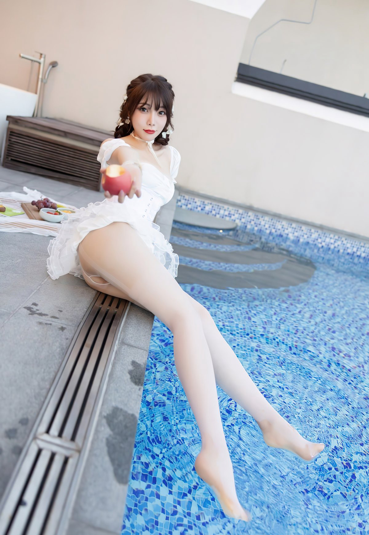 Chí Chí Booty cực phẩm thân ướt, tất trắng không nội y, giày cao gót, chân đẹp, ngực đầy đặn, tất ướt và chân ngọc.