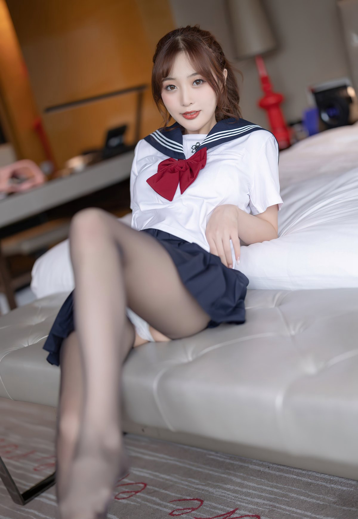 ลิน ซิงหลาน ถุงน่องดำ ฟุตเฟติช การล่อหลอก ถุงน่องดำเปิด ชุดนักเรียนเซ็กซี่ เท้าสุดยอดสวย ขาสวย
