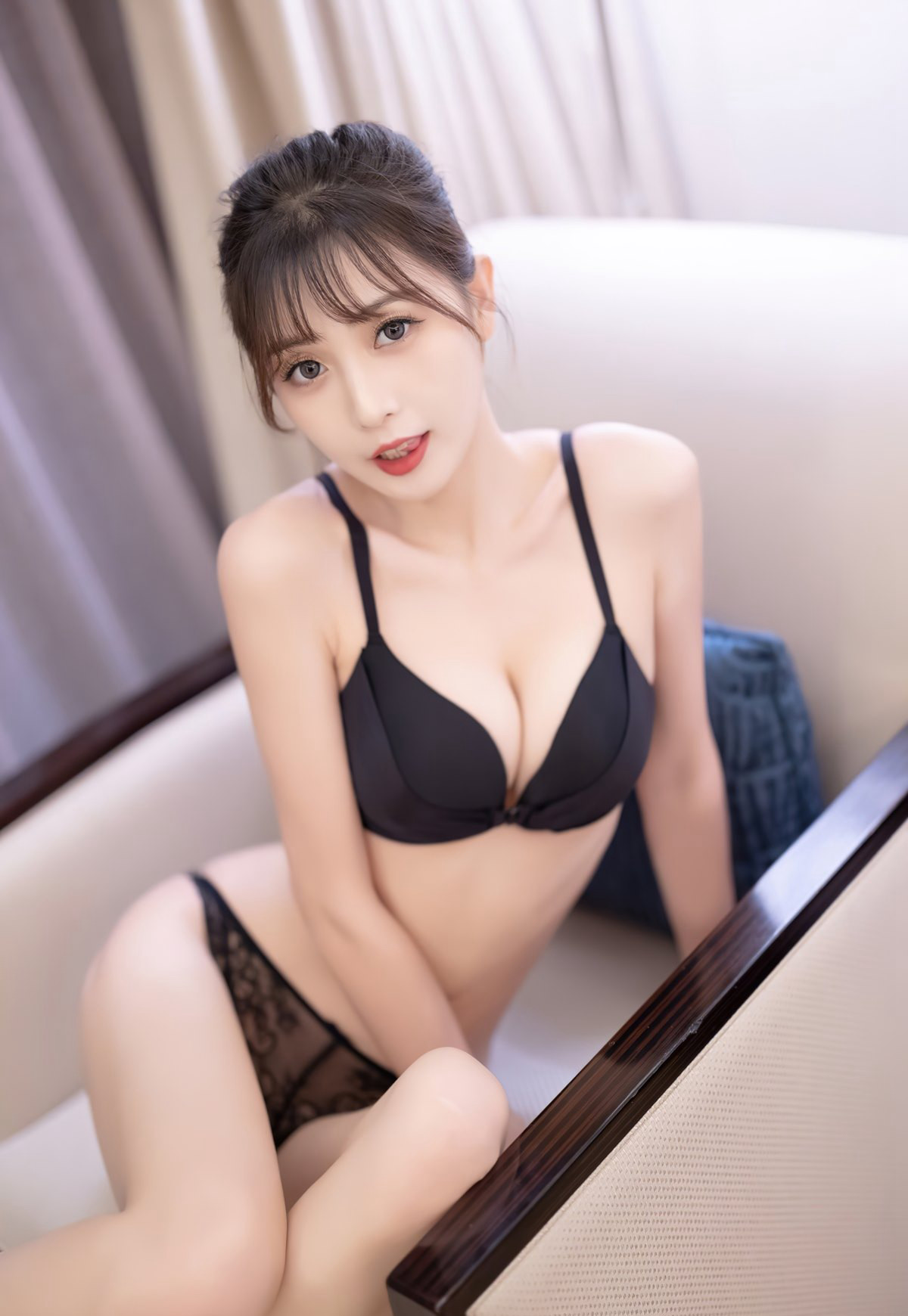 性感空姐林星闌制服丁字褲誘惑酒店跪爬性感翹臀灰絲襪無內誘惑