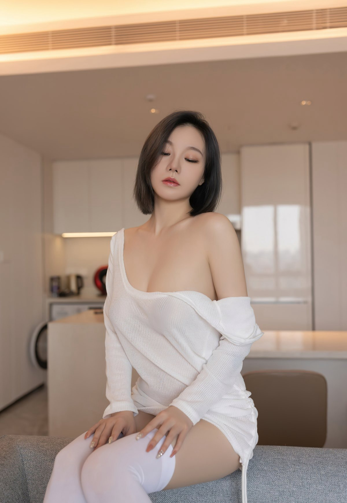 安然白嫩皮肤诱惑少妇白丝美腿高跟风骚丁字裤短发美骚妇