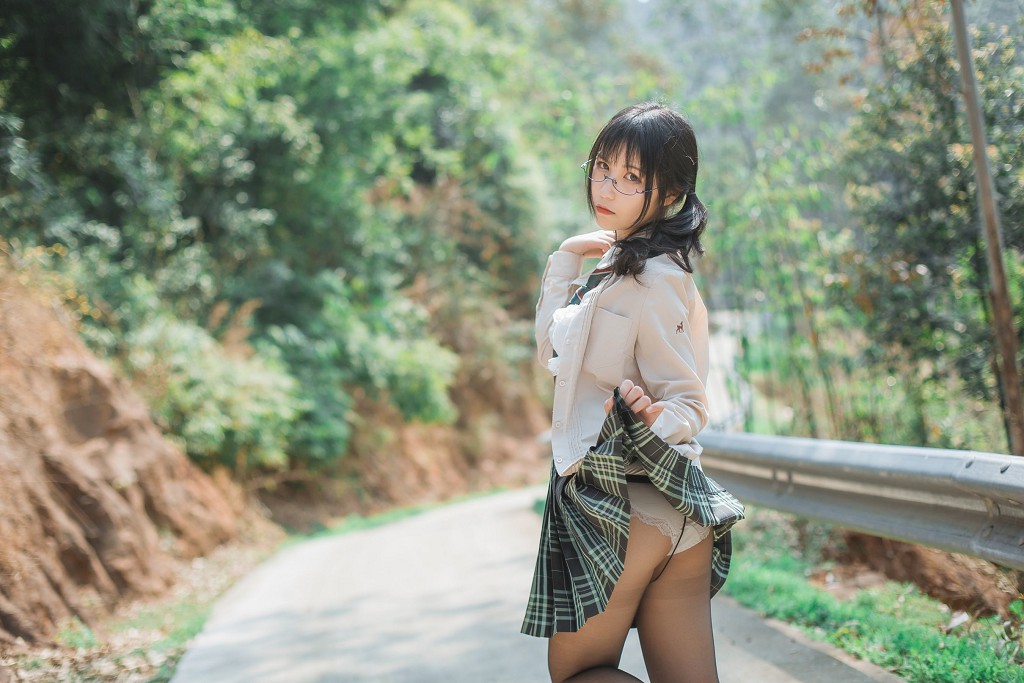 โคเซอร์สาวน้อย จูเยว่ ซู เรื่อง "ทางชนบท" [Cosplay สาวสวย] หนังสือภาพ[45P