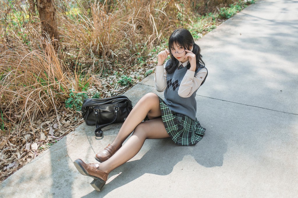 โคเซอร์สาวน้อย จูเยว่ ซู เรื่อง "ทางชนบท" [Cosplay สาวสวย] หนังสือภาพ[45P