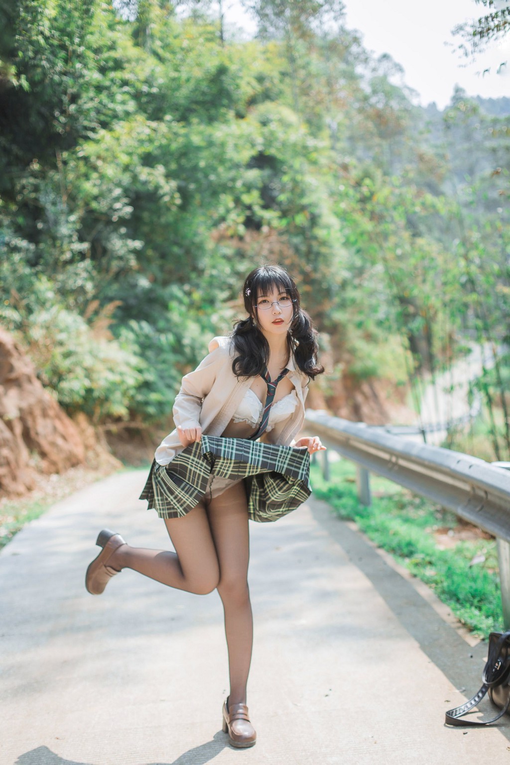 โคเซอร์สาวน้อย จูเยว่ ซู เรื่อง "ทางชนบท" [Cosplay สาวสวย] หนังสือภาพ[45P