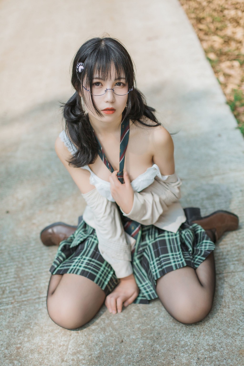 โคเซอร์สาวน้อย จูเยว่ ซู เรื่อง "ทางชนบท" [Cosplay สาวสวย] หนังสือภาพ[45P