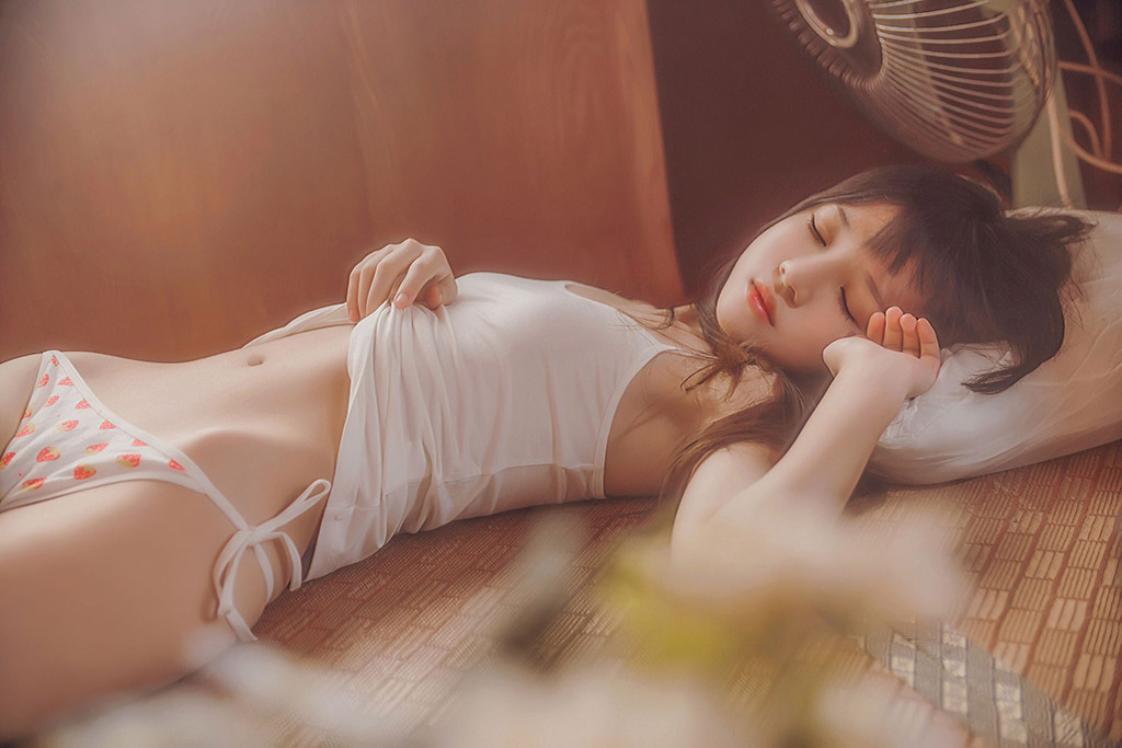 桜桃喵《小背心换水手服》 [萝莉COS] 写真集[144P]