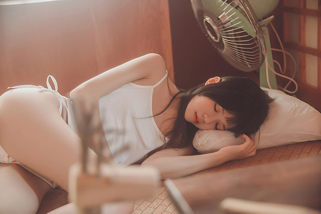 桜桃喵《小背心换水手服》 [萝莉COS] 写真集[144P]
