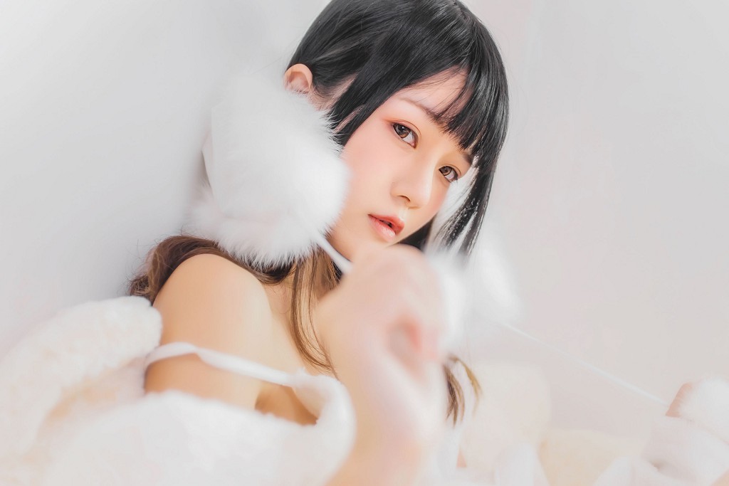桜桃喵《冬眠》 [萝莉COS] 写真集[38P]