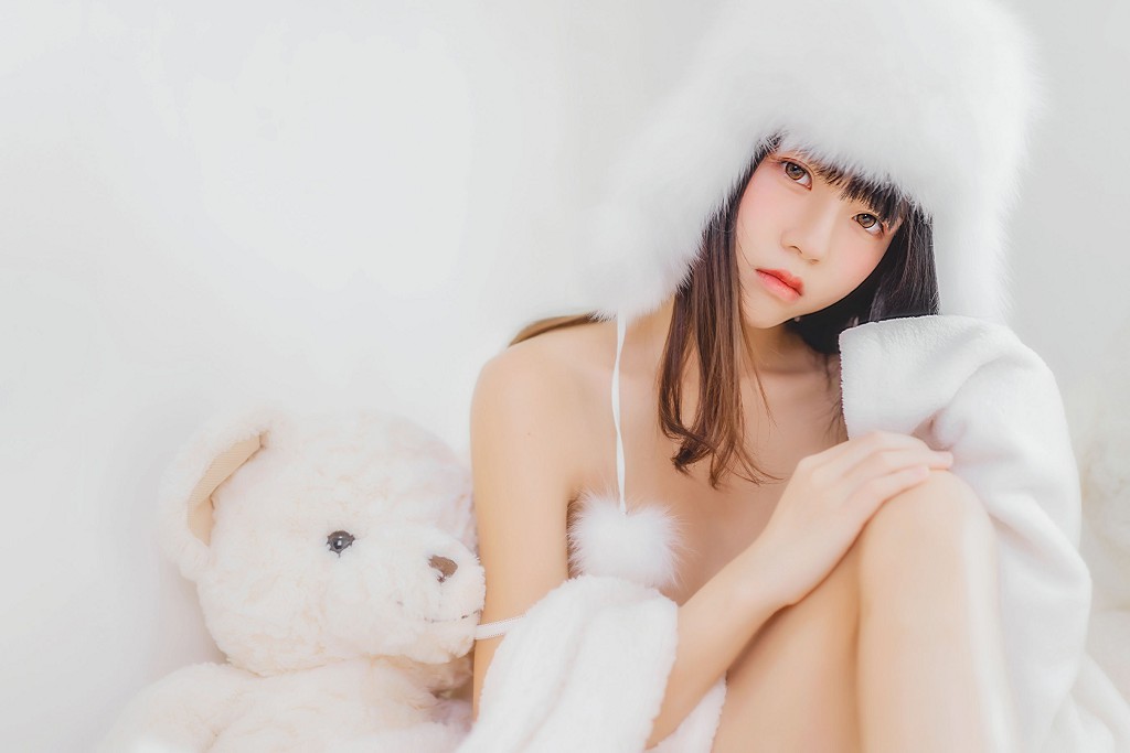 桜桃喵《冬眠》 [萝莉COS] 写真集[38P]