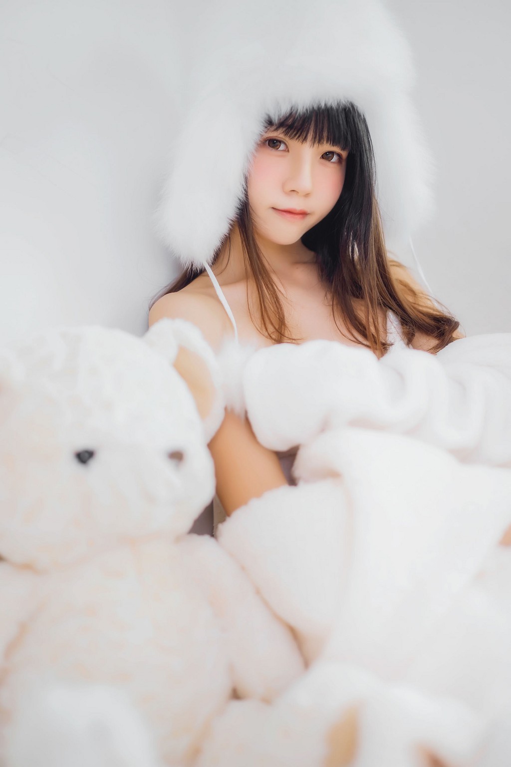 桜桃喵《冬眠》 [萝莉COS] 写真集[38P]