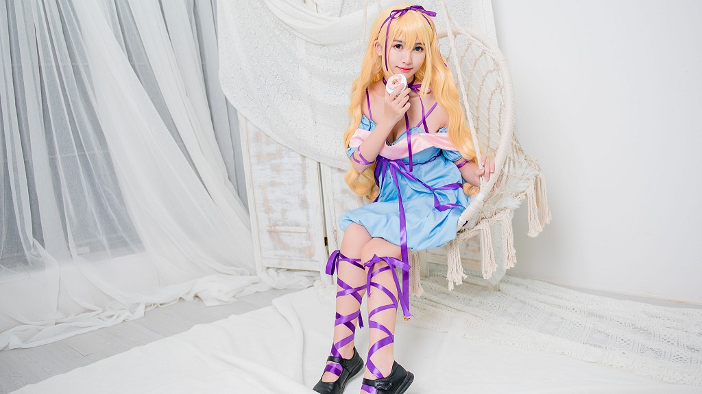 COSER鳗鱼霏儿《性感吊带睡裙+加藤惠+礼服》 [Cosplay美女] 写真集[33P]