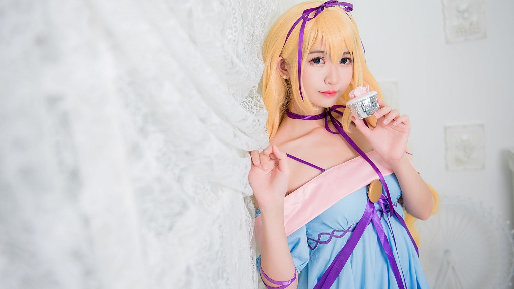 COSER鳗鱼霏儿《性感吊带睡裙+加藤惠+礼服》 [Cosplay美女] 写真集[33P]