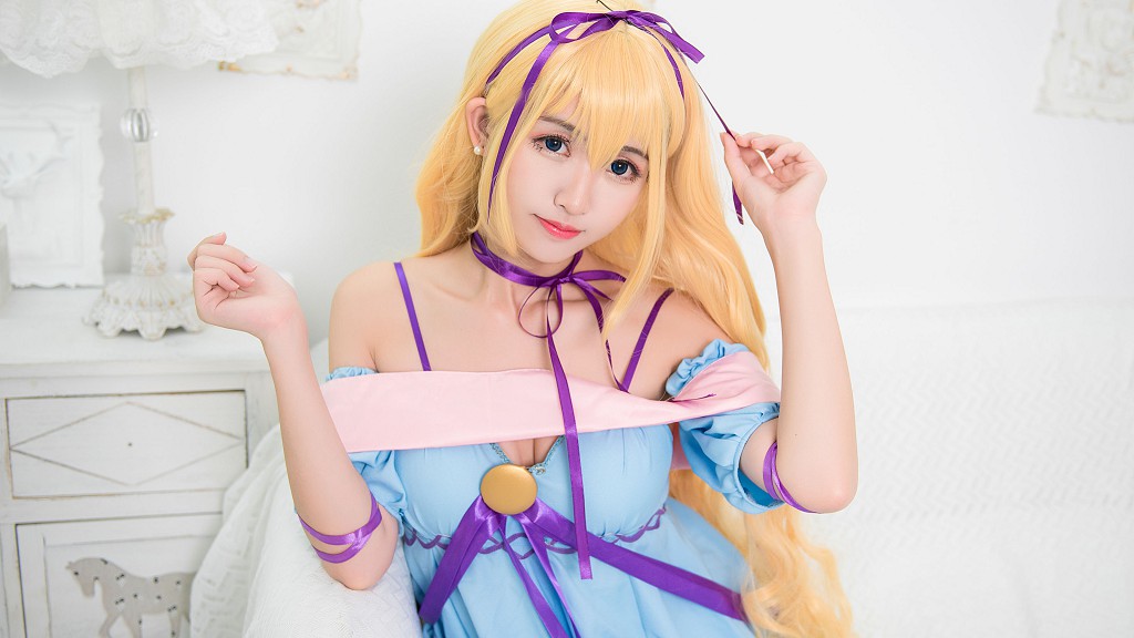 COSER鳗鱼霏儿《性感吊带睡裙+加藤惠+礼服》 [Cosplay美女] 写真集[33P]