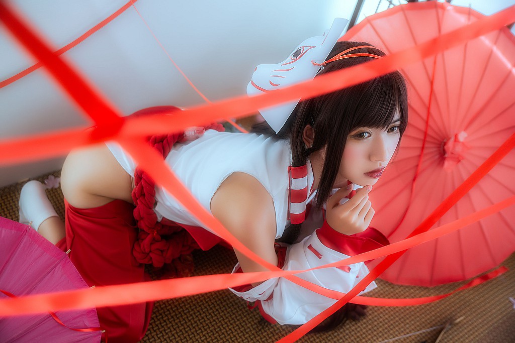 COSER鳗鱼霏儿 《巫女+兽耳+蕾丝女仆》 [Cosplay福利] 写真集[30P]