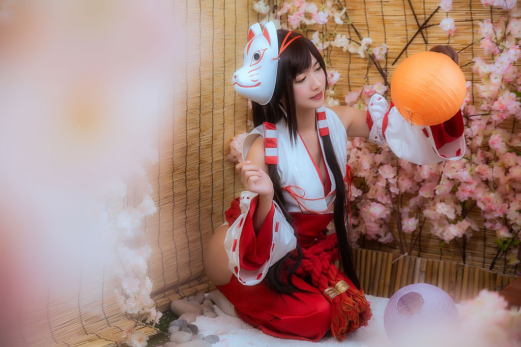 COSER鳗鱼霏儿 《巫女+兽耳+蕾丝女仆》 [Cosplay福利] 写真集[30P]