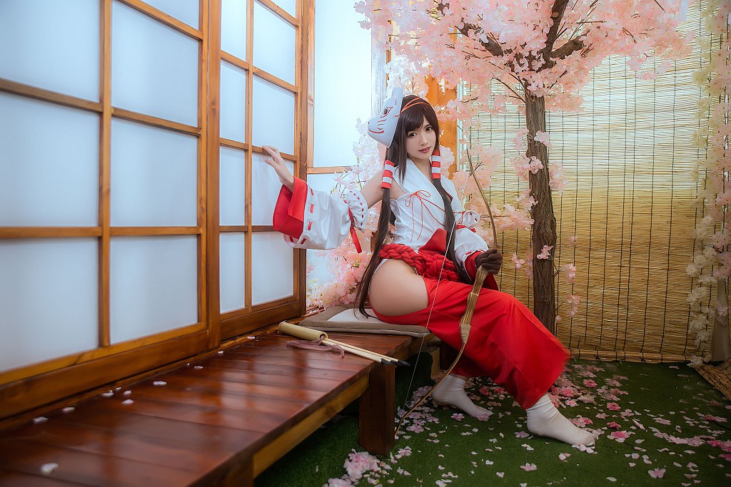 COSER鳗鱼霏儿 《巫女+兽耳+蕾丝女仆》 [Cosplay福利] 写真集[30P]