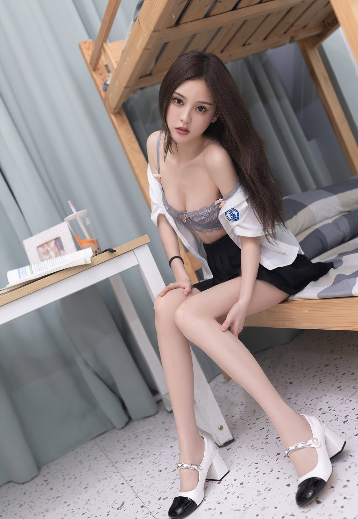 王心怡极品大胸风骚JK短裙肉丝无内美腿高跟玉足套图