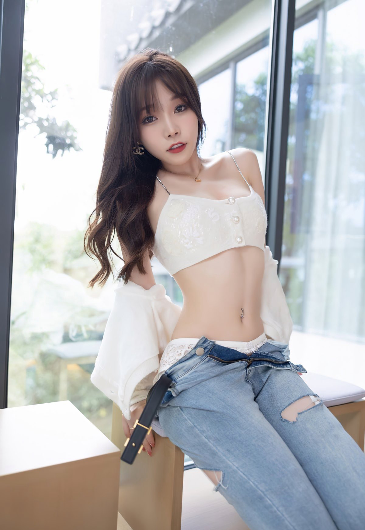 Chi Chi Booty quần jeans ôm sát Chi Chi Booty hình ảnh quyến rũ mông cong 2022 tất trắng không nội y chân ngọc sexy