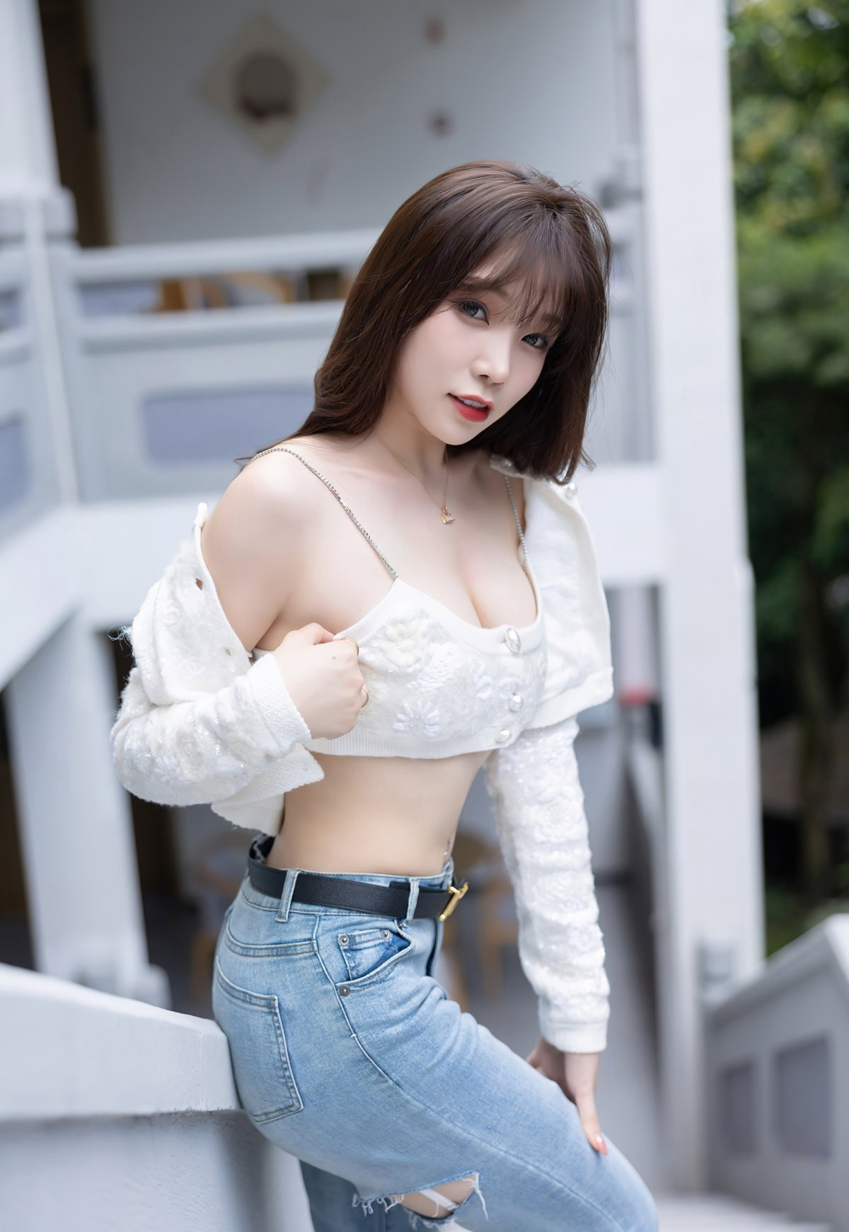 Chi Chi Booty quần jeans ôm sát Chi Chi Booty hình ảnh quyến rũ mông cong 2022 tất trắng không nội y chân ngọc sexy