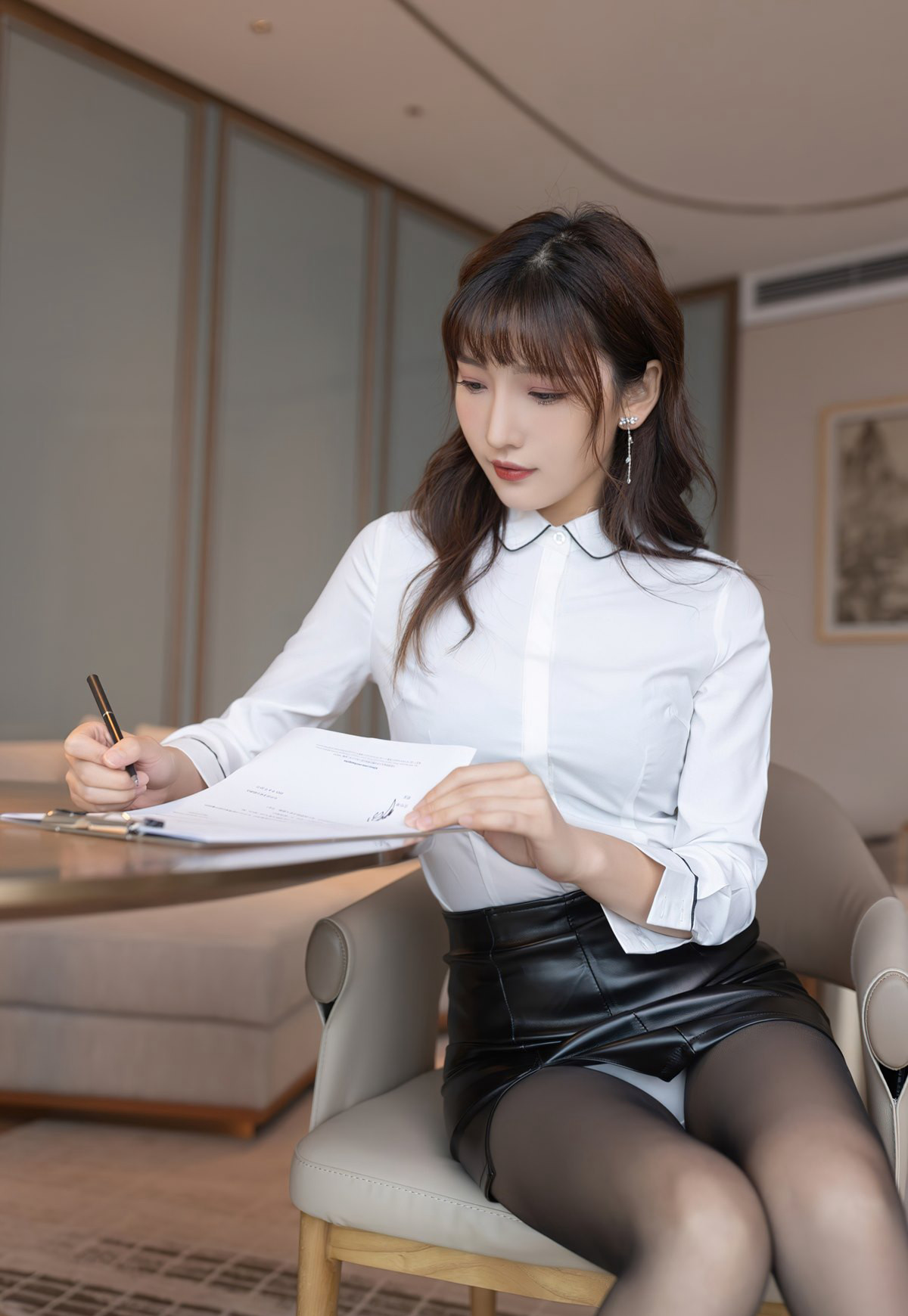 Lục Huyên Huyên 2022 Bộ ảnh Khách sạn cao cấp Điệu bộ quyến rũ Vớ đen Không nội y Gợi cảm Giày cao gót Hình ảnh HD lớn